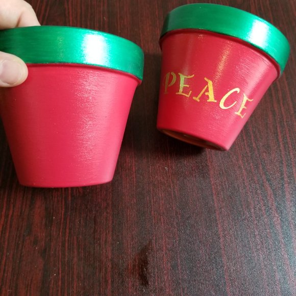 Hand Painted Red with Metallic Green Trim 4.5" Flower Pot Set of 2, Peace & Love - Picture 6 of 7